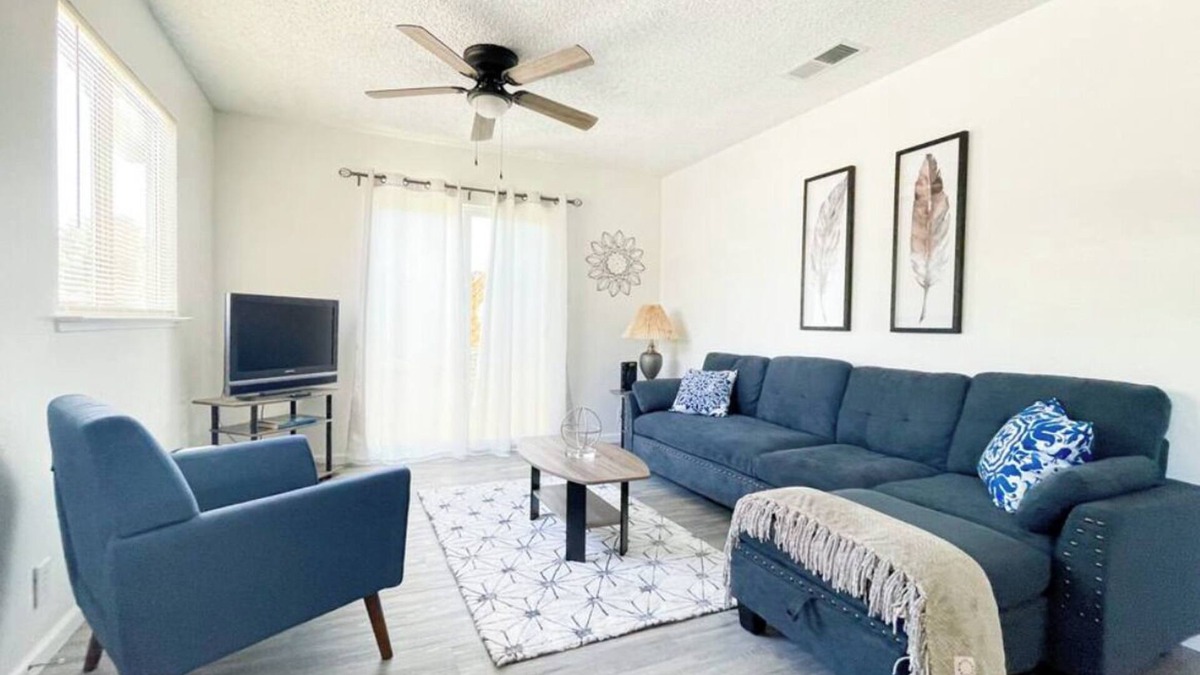Coalinga House | Trendy Ivy 2-bedroom Apartment near Downtown Coalinga