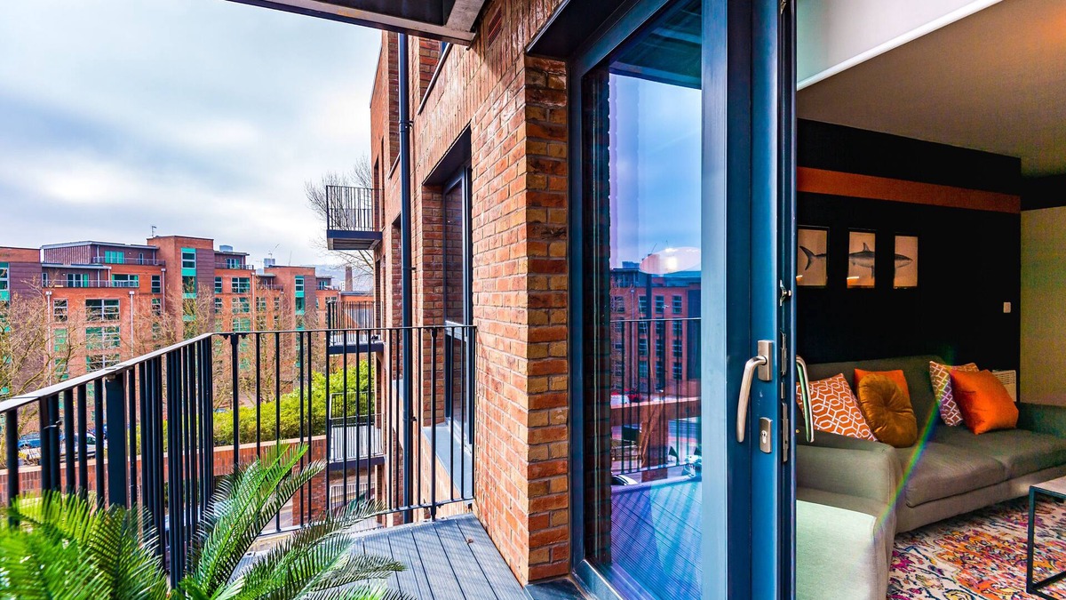 Sheffield Apartment | Trendy Kelham-Island Apartment with Balcony- Great Location