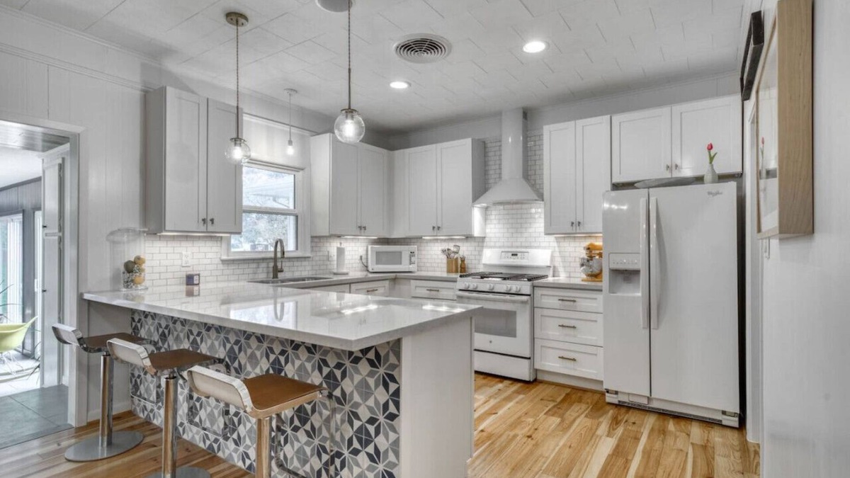 Bellville House | Trendy & Posh! Your smalltown retreat awaits!
