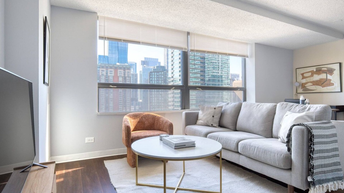 Streeterville Apartment | Trendy Streeterville Studio w/Pool & Gym, nr Navy Pier, by Blueground