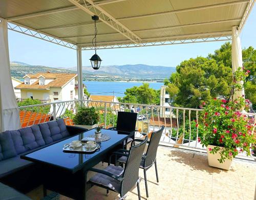 Municipality of Trogir Apartment | Treno, Luxurious Apartment with Jacuzzi and Sea-View