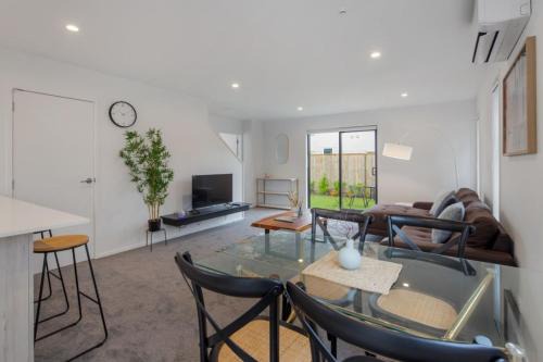 Trentham House | Trentham Stylish 2-BR Retreat
