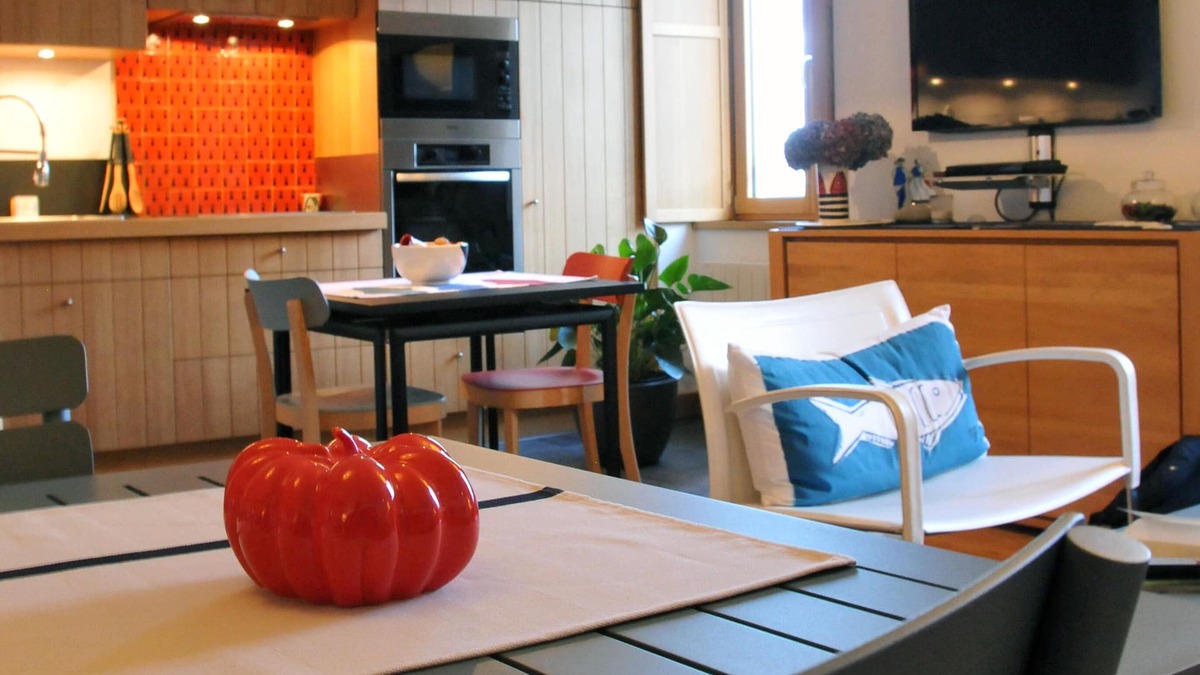 Concarneau Apartment | Trės beautiful 70 M2 listed apartment, harbor view and enclosed town with closed garage.