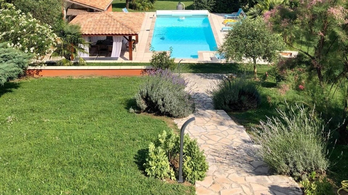 Semens House | TRES GRANDE MAISON - GRANDE PISCINE - VUE IMPRENABLE sur VIGNOBLE. AU CALME