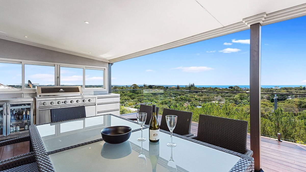 Rye House | Trethellan - Large house with bay views and 10 minute walk to the beach