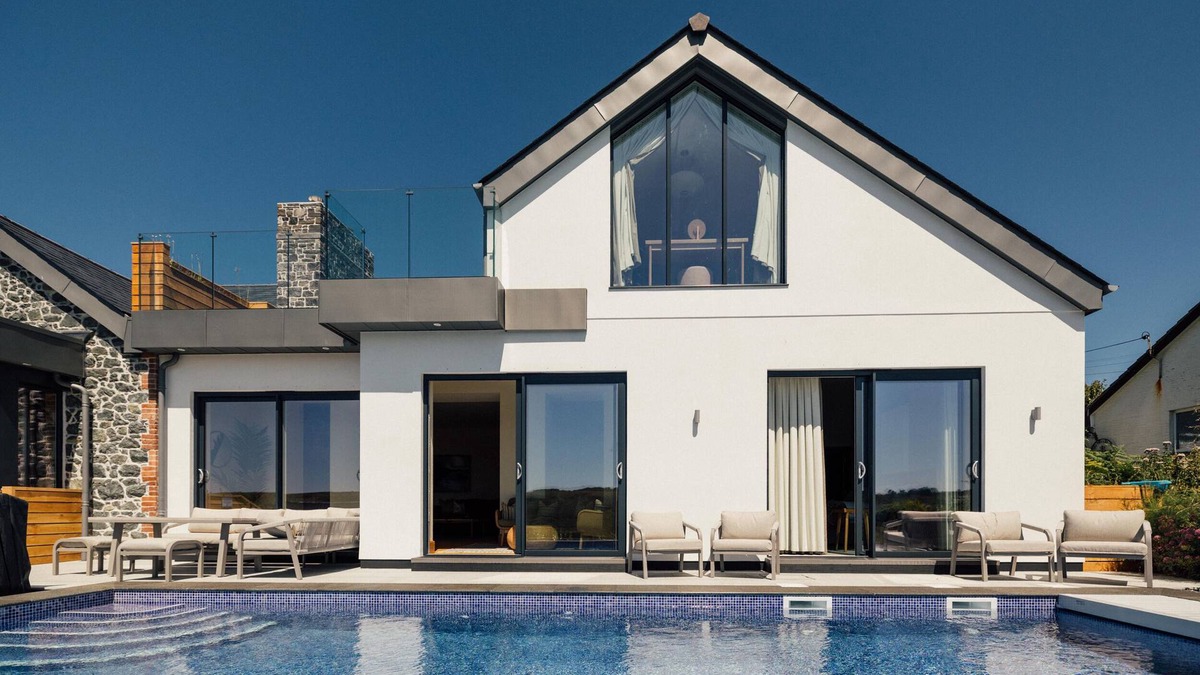 Mullion House | TREVEAN, pet friendly, luxury holiday cottage, with pool in Mullion