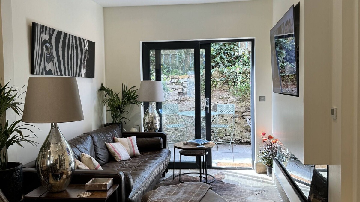 Holywood House | Trevor Street, Deluxe 2 bedroom townhouse