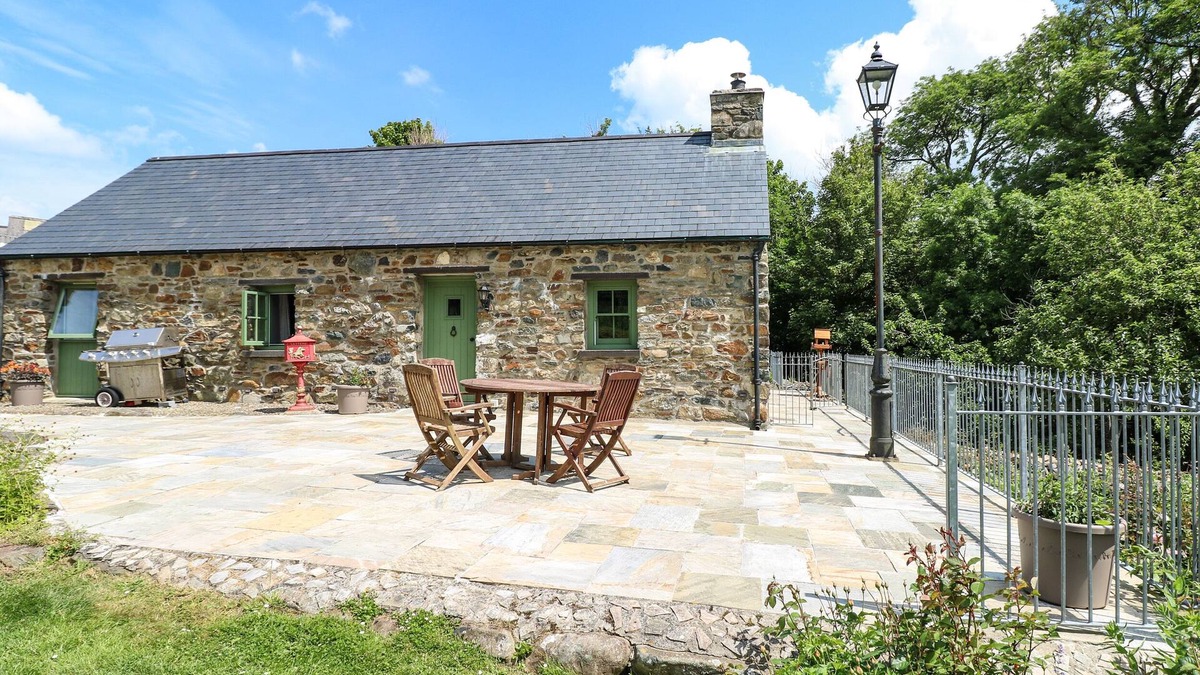 Dinas Cross Cottage | Trewrach Cottage