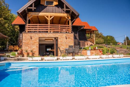 Pisarovina House | Tri srca