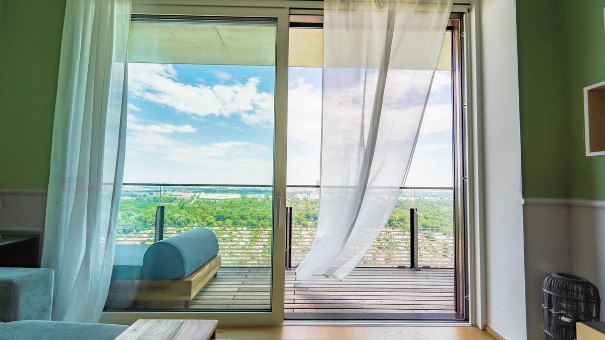 Erdberg Apartment | TrIIIple 7Heaven Amazing View on top floor with rooftop pool - free parking