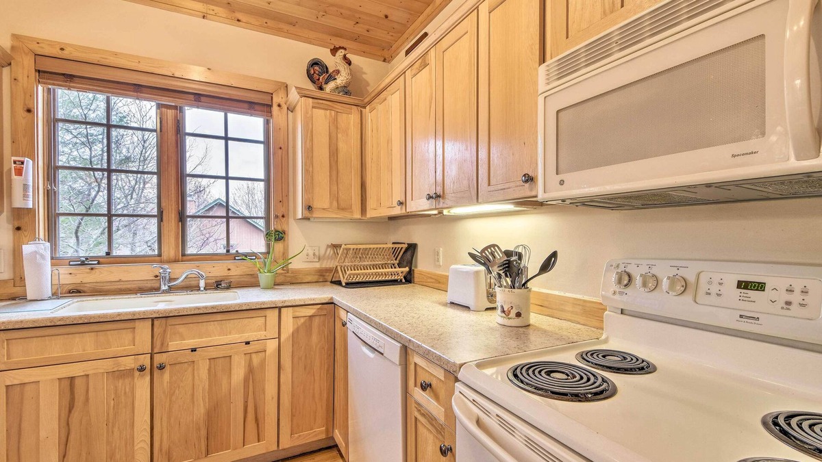 Cashiers Condo | Trillium Links Condo w/Deck Near Lake Glenville!