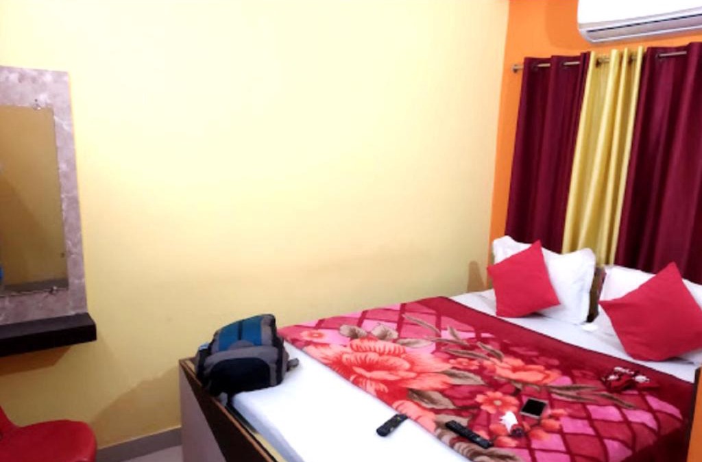 Tarapith Hotel | Trinayani Stay - 3 min Walk to Temple