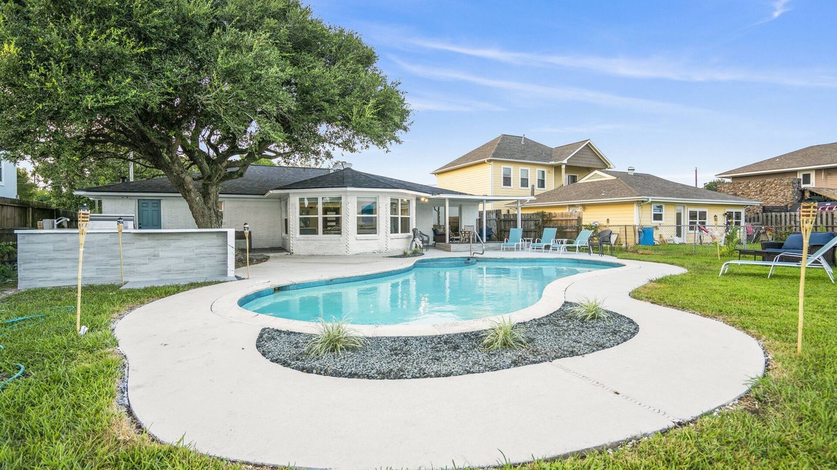 Beach City House | Trinity Bay Private Pool Getaway