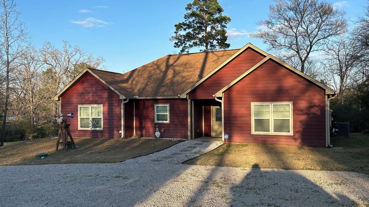 Oakhurst House | Trinity River Front home with gorgeous views! Pet Friendly
