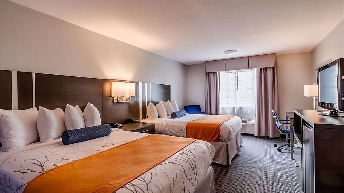 Lexington Hotel | Trip to Lexington on the Budget, Stay at GuestHouse Lexington, Free Parking!