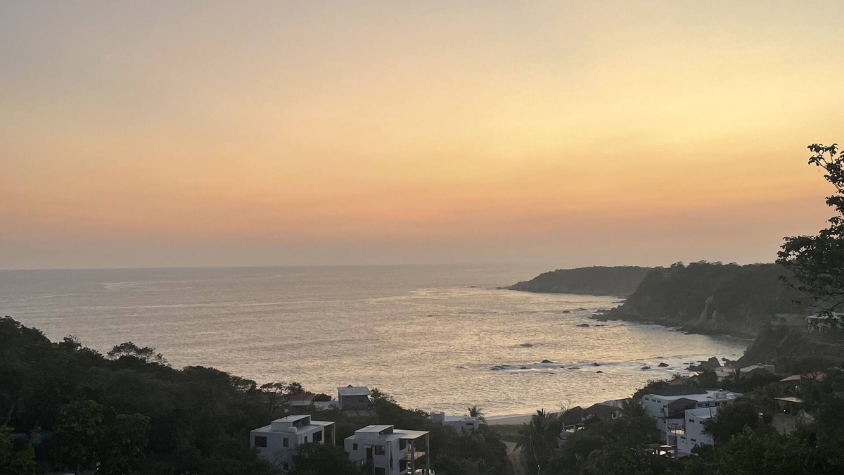 Salchi House | triple and kitchen