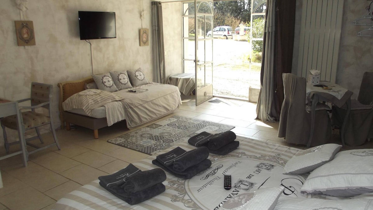 Cabries Bed & Breakfast | Triple room-Comfort-Ensuite-Garden view