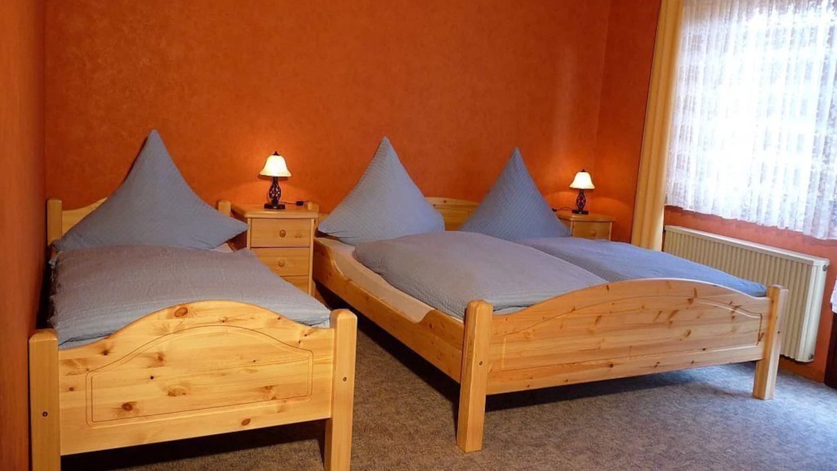Schweich Bed & Breakfast | Triple room, shower, WC - Weingut-Pension Schiff