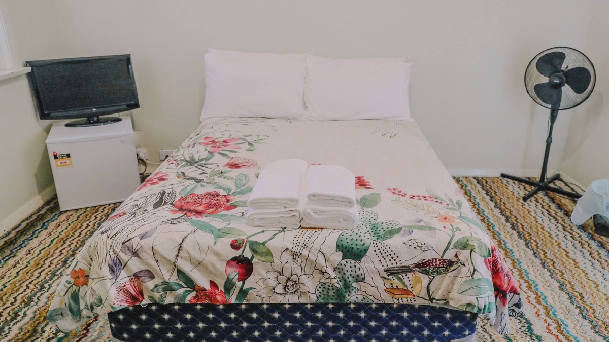 Capertee Hotel | Triple Room With Shared Bathroom