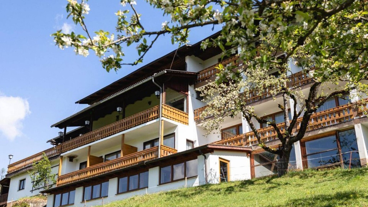 Edlbach Apartment | Triple room with shower, WC - Ausflugshotel Huttersberg