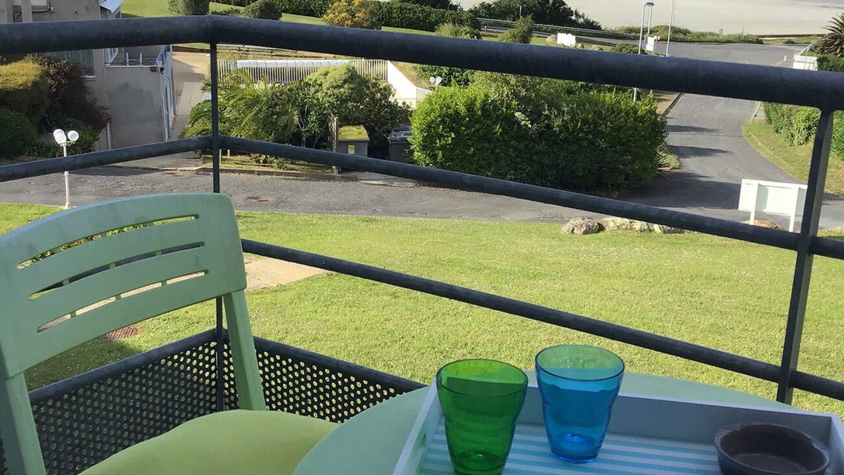 Trevou-Treguignec Apartment | Triplex for 5 people with sea view terrace 100 m from Trestel beach