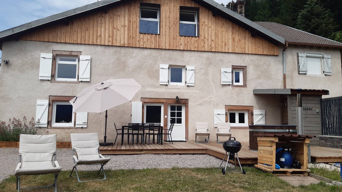 Le Tholy Apartment | Triplex in renovated farmhouse with private Nordic bath