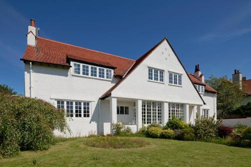 Troon Apartment | Troon Arts & Crafts Period Home Golf Beach