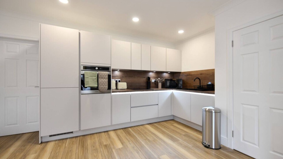 Troon Apartment | Troon Portland Apt A