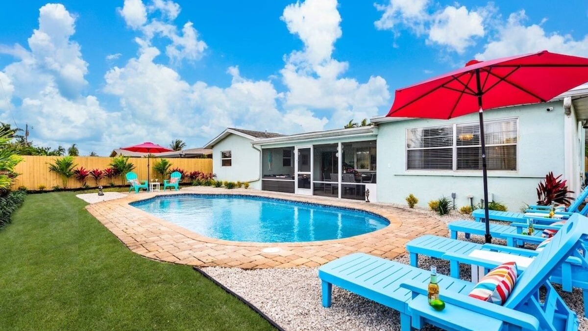 Golfview Harbor House | Trop Chic Pool Home Lanai, Pool Table, Ping Pong