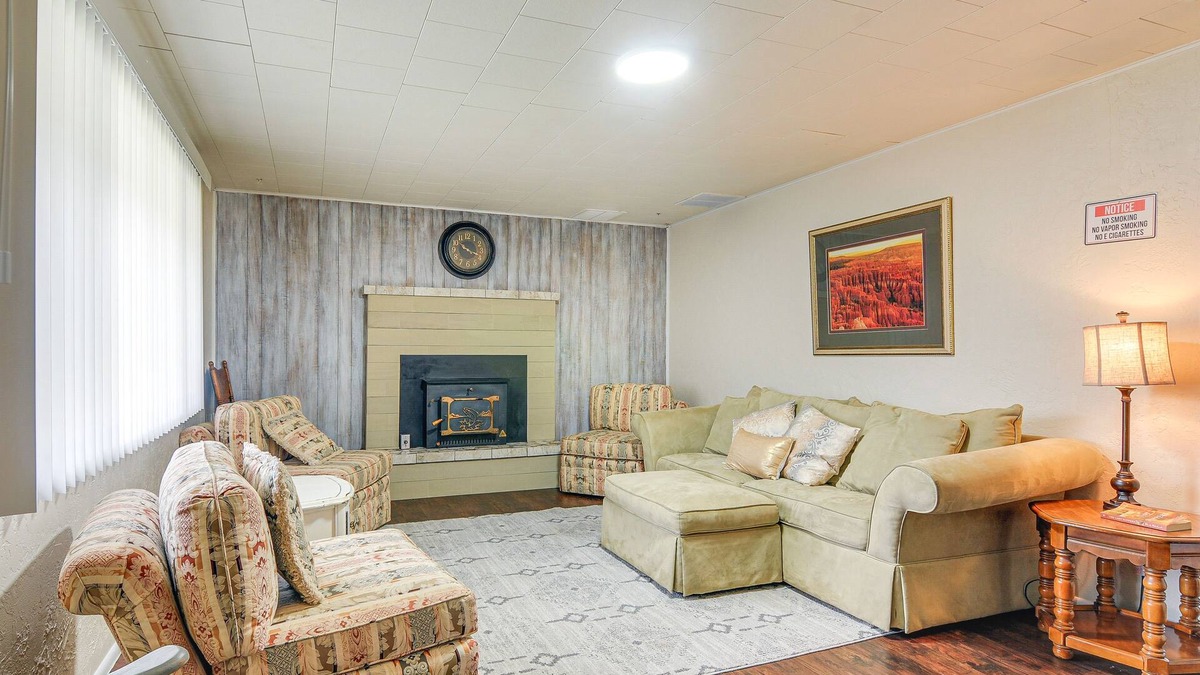 Tropic Cottage | Tropic Getaway Near Bryce Canyon National Park!
