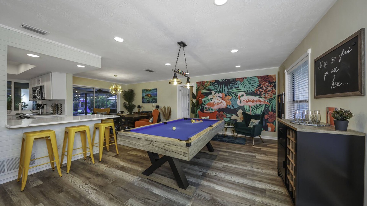 Bayhaven House | Tropical 5BR Pool Beach House - 5min from Beaches!