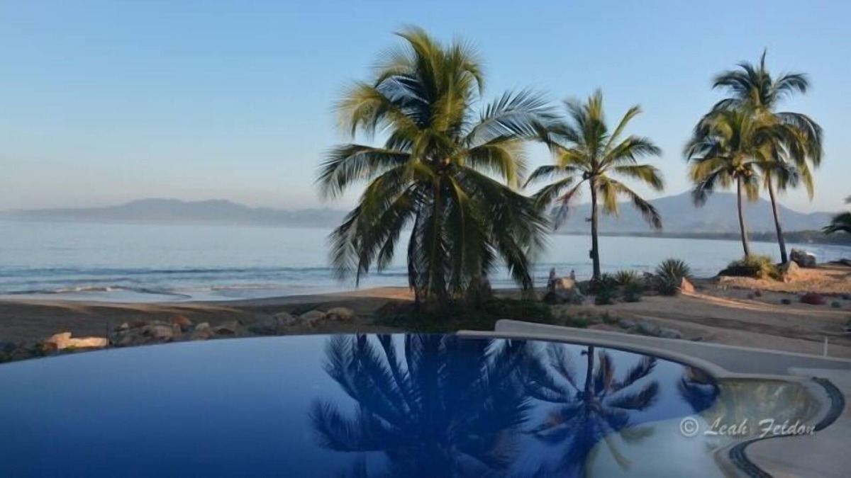 Barra de Potosi Villa | Tropical Beachfront Beauty in Barra de Potosi