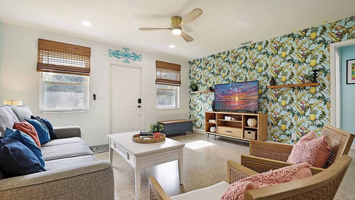 Boynton Beach House | Tropical Escape near Beach! Tons of parking!