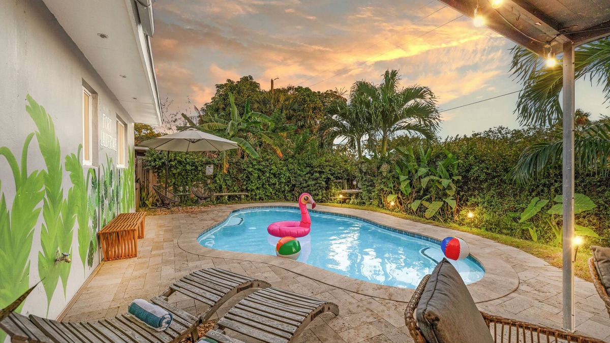 Edgewood House | Tropical Getaway + Heated Pool, Arcades–5 MIN to The Fort: Pickleball - Sleeps 8
