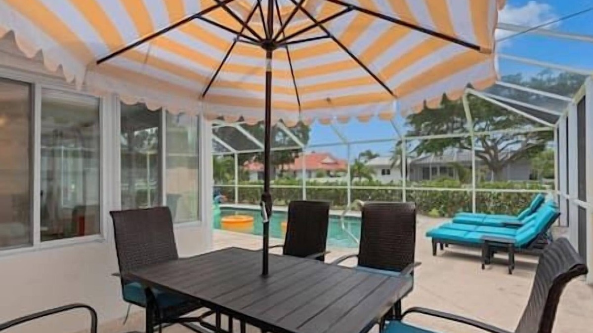 Bradenton House | Tropical Getaway: Pool, Putting Green,Near Beaches