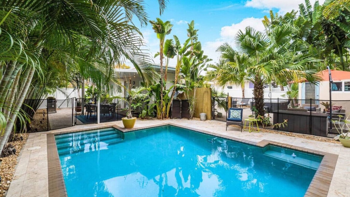 Middle River Terrace House | Tropical Heated Pool+Hot Tub! 1 Mile To Beach!
