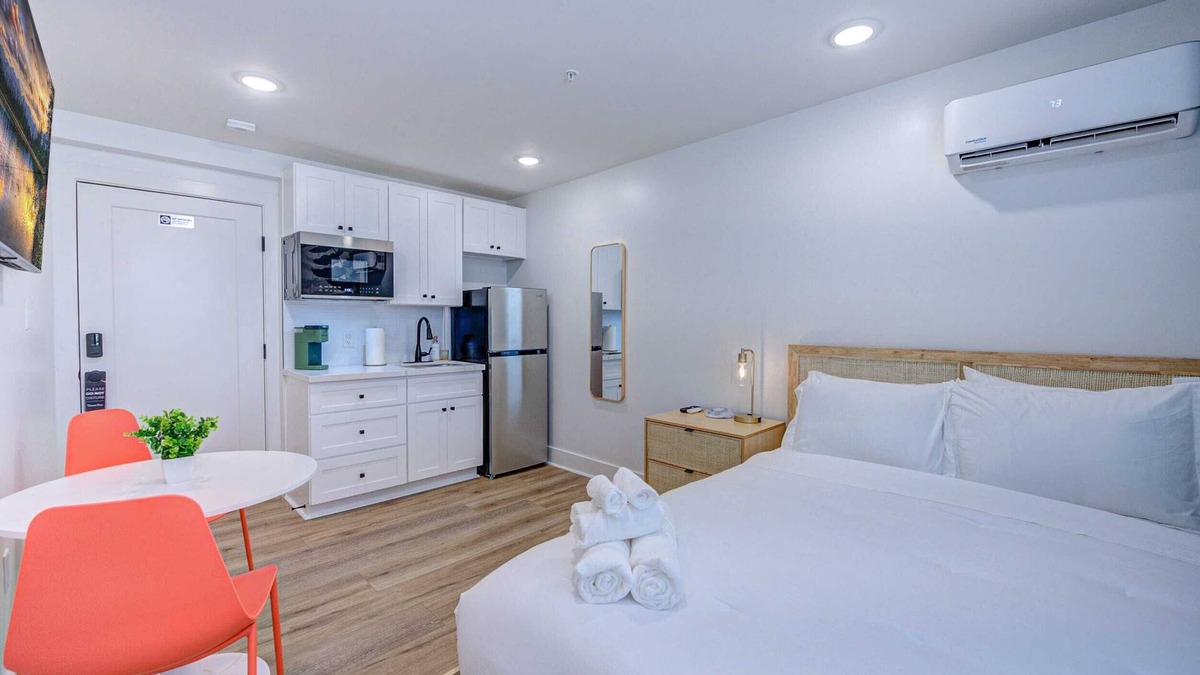 Galveston Apartment | Tropical Jungle Studio