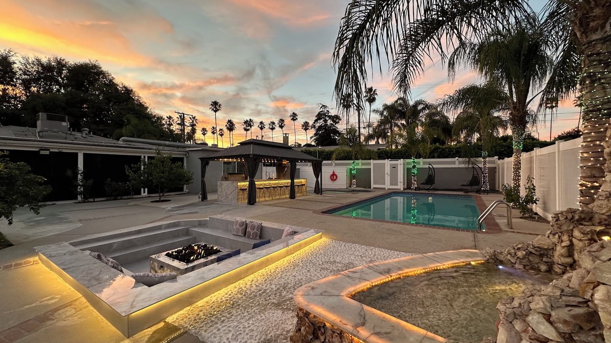 Mission Hills House | 🏝️ Tropical Luxury Oasis 🏝️