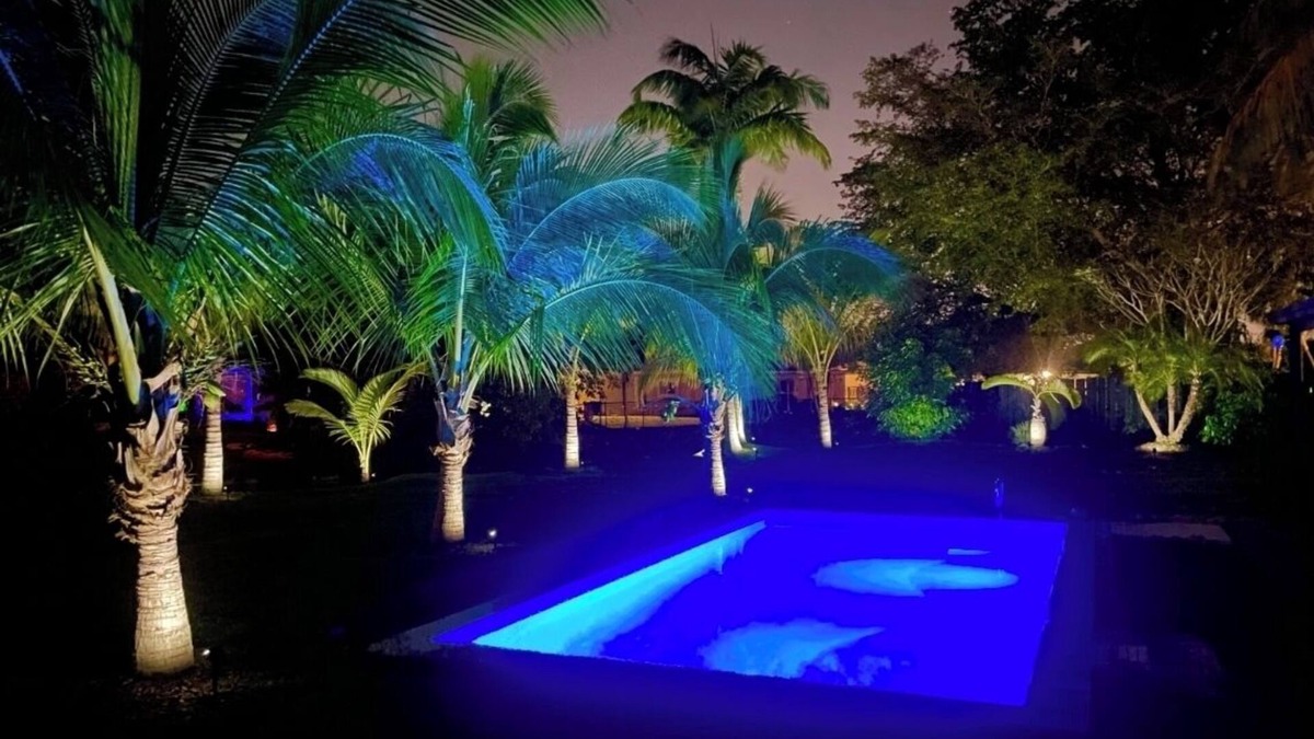 Palmetto Bay House | Tropical Miami Waterfront
