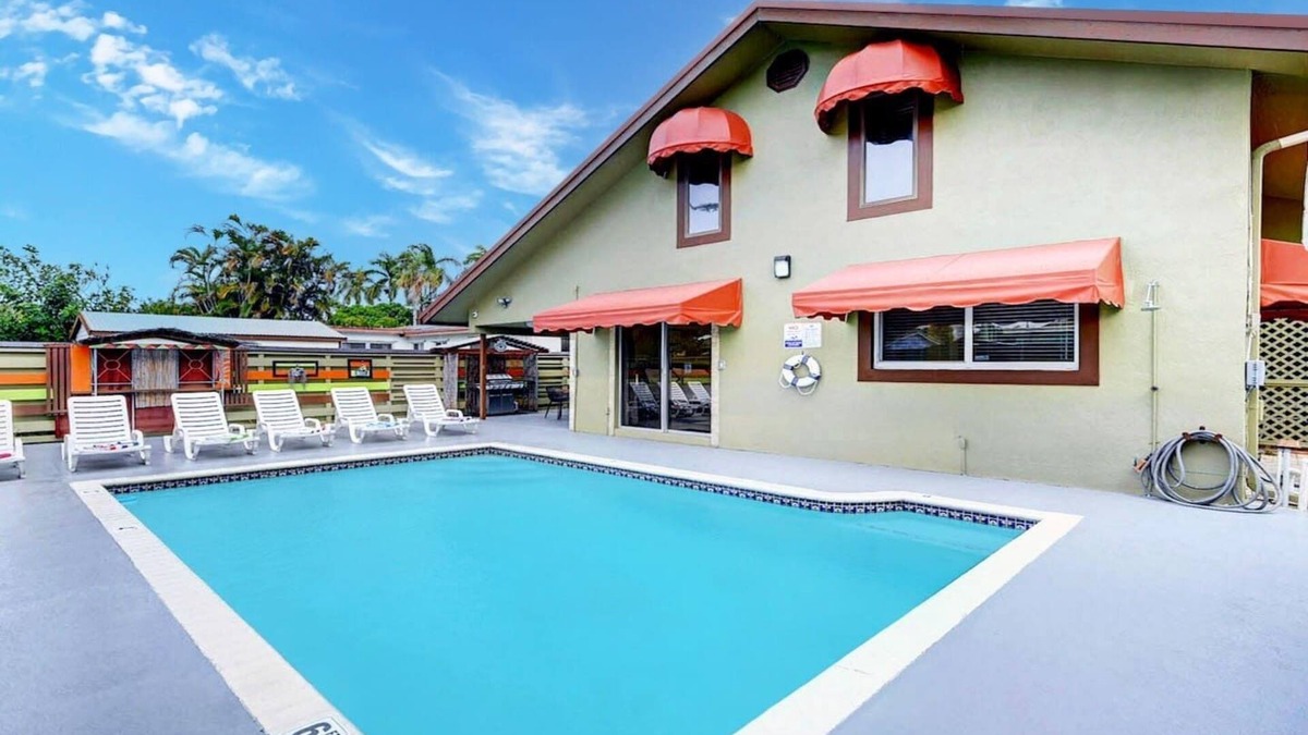 Hollywood Lakes Villa | Tropical Oasis 6BR/4BR Villa Pool & Billiard Room