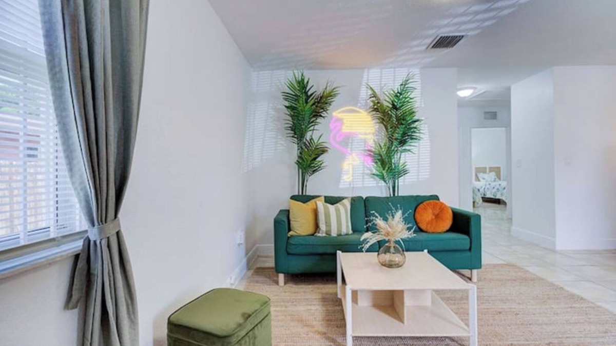 The Roads Apartment | Tropical Oasis-beach 15mint away