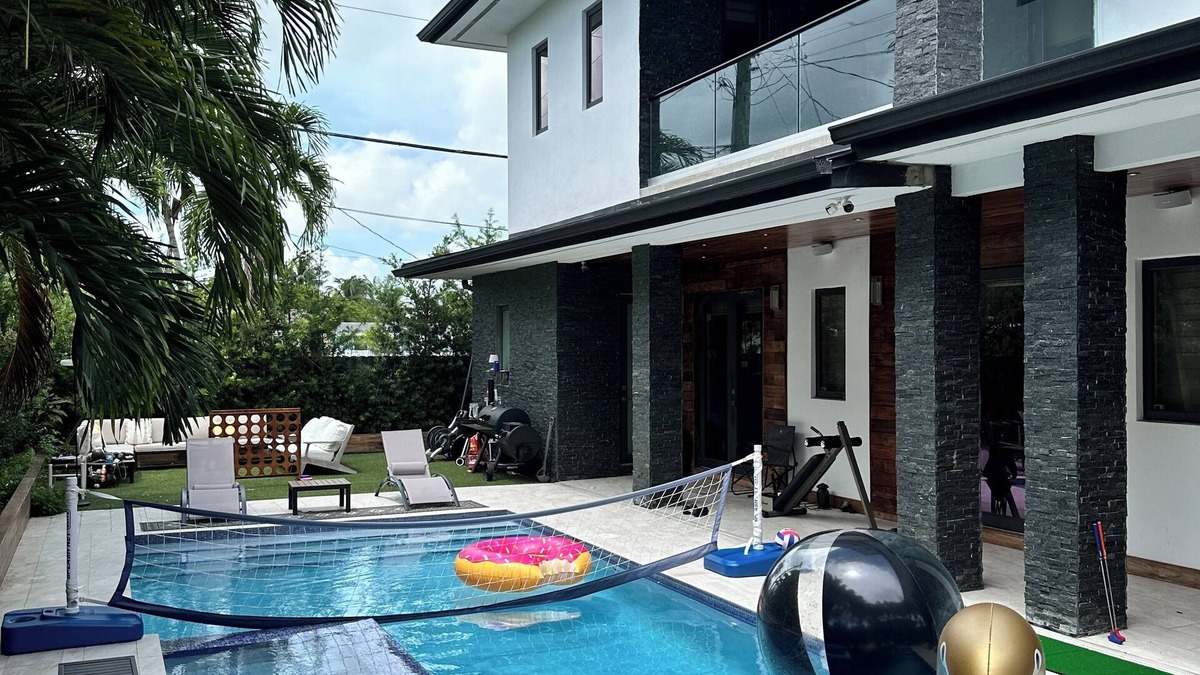 Ludlam House | Tropical Oasis: Heated Pool, Hot Tub, near Airport