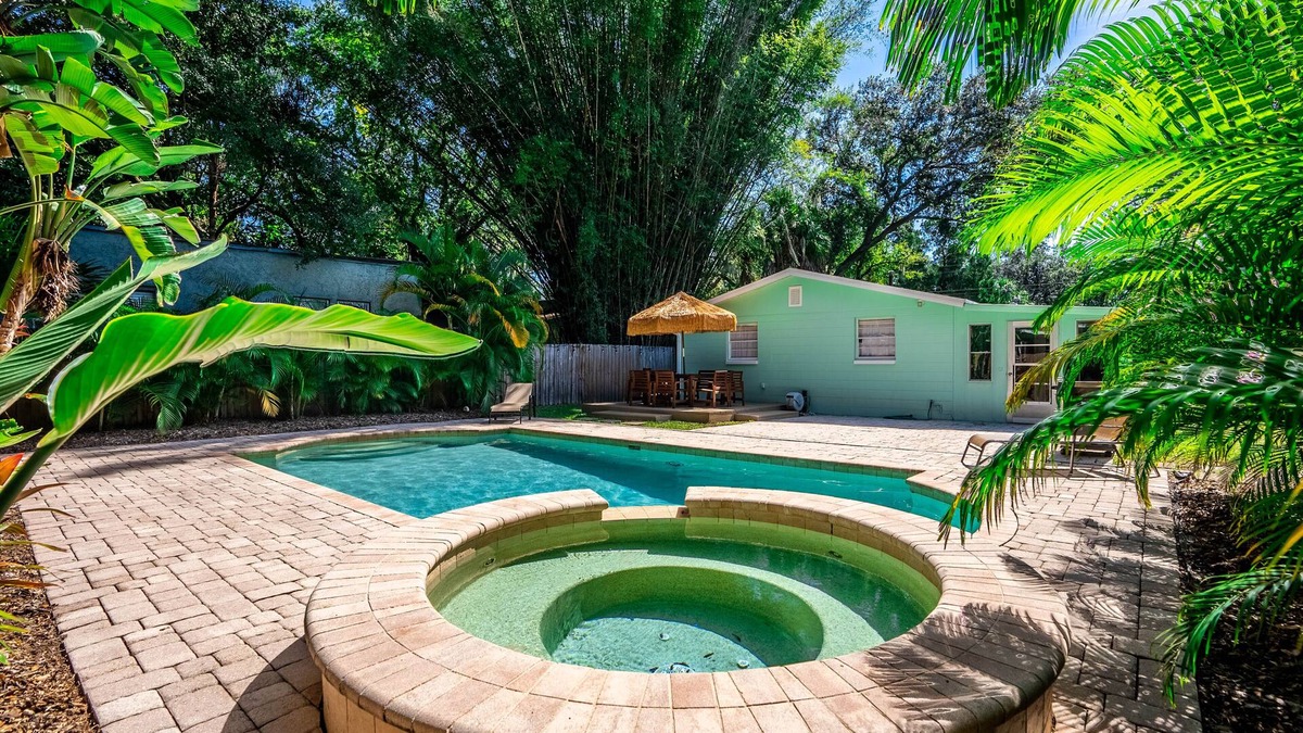 South Seminole Heights House | ☆Tropical Oasis☆ Luxury Pool & Ace Location