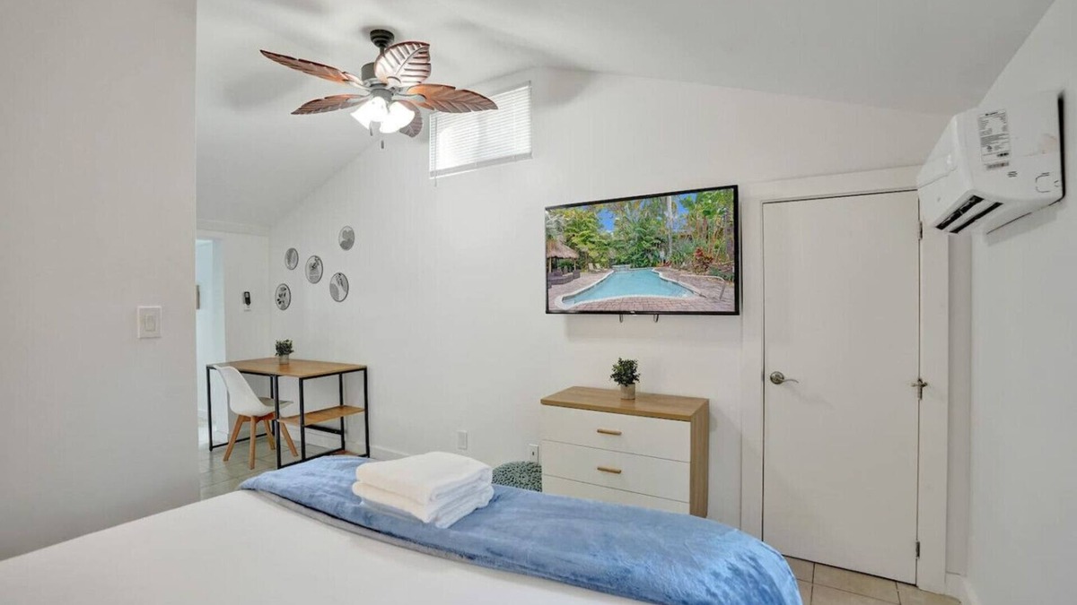 Sailboat Bend Apartment | Tropical Oasis: Studio w/Pool