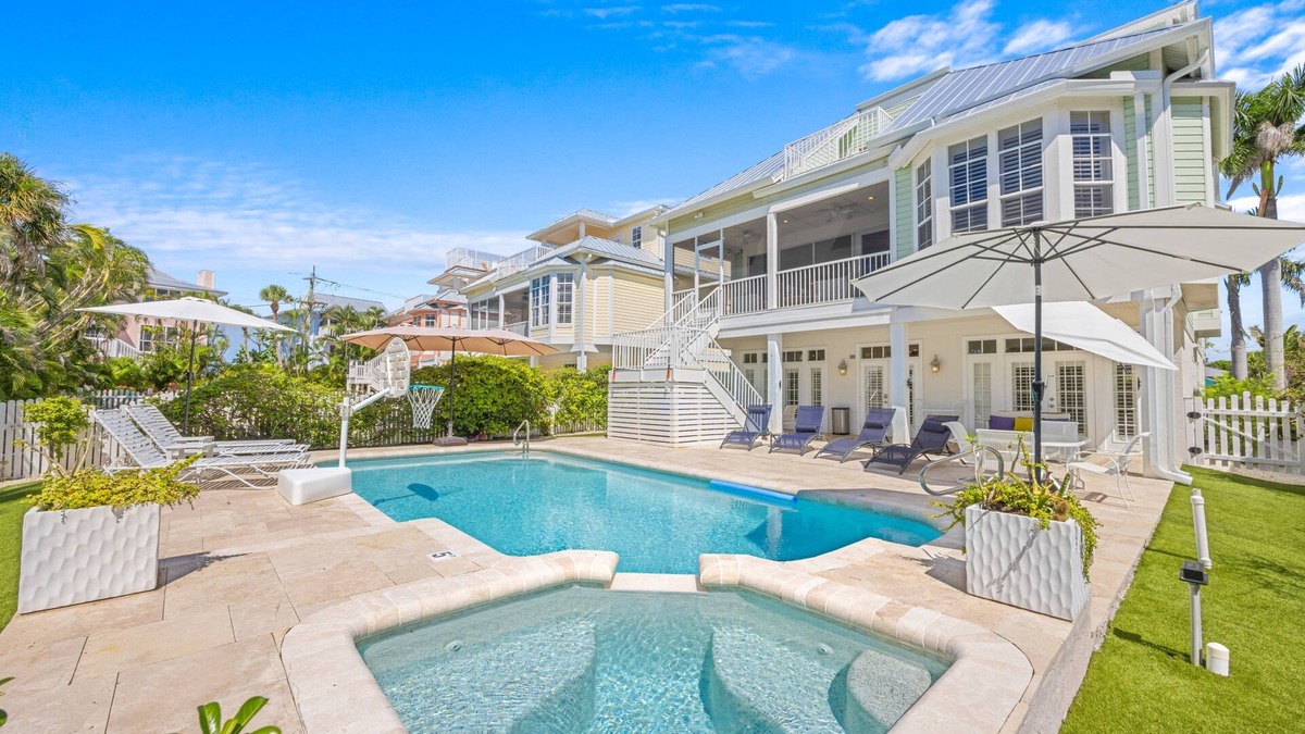 Captiva House | Tropical Paradise on Captiva – Stunning 7-Bedroom Home Just Steps from the Beach