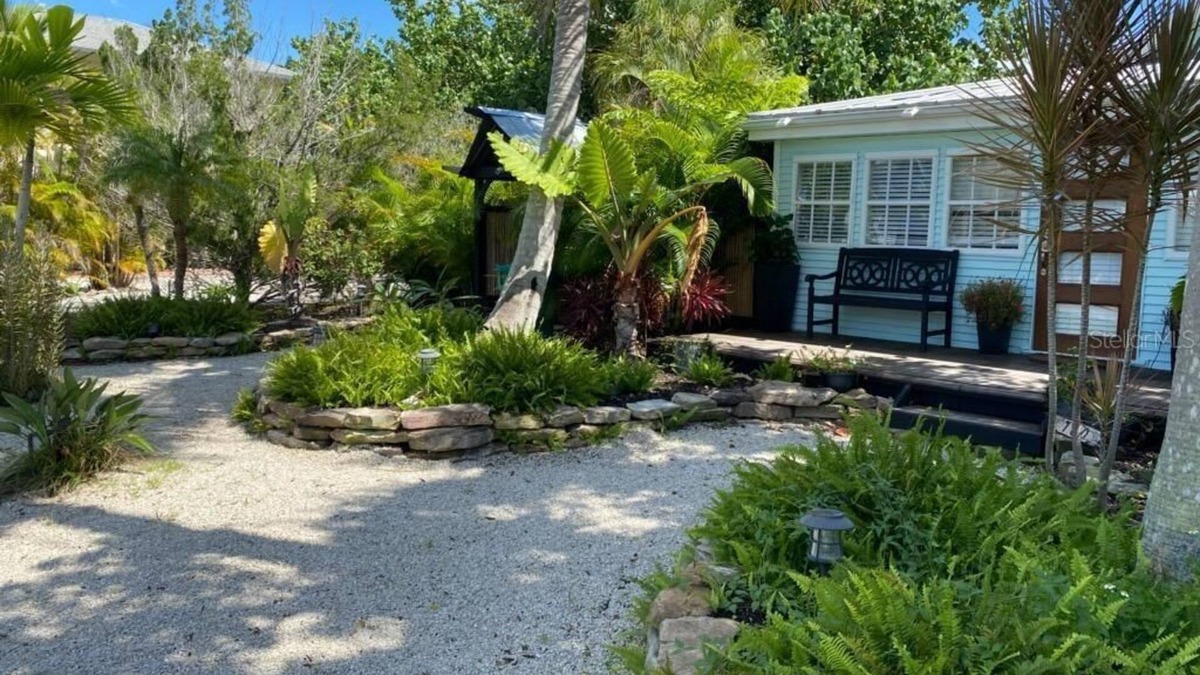 Longbeach Village House | Tropical Paradise - boutique house and cottage with outdoor entertainment deck