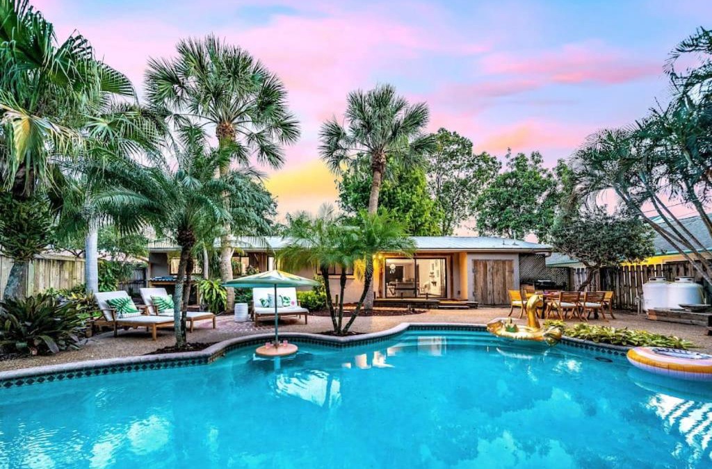 South Corals House | Tropical Pool Tiki Heaven