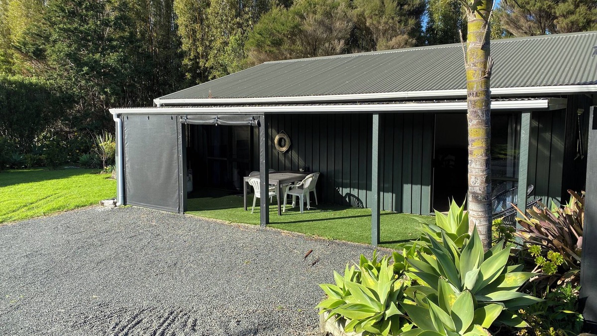 Pukenui Cottage | .Tropical Retreat.