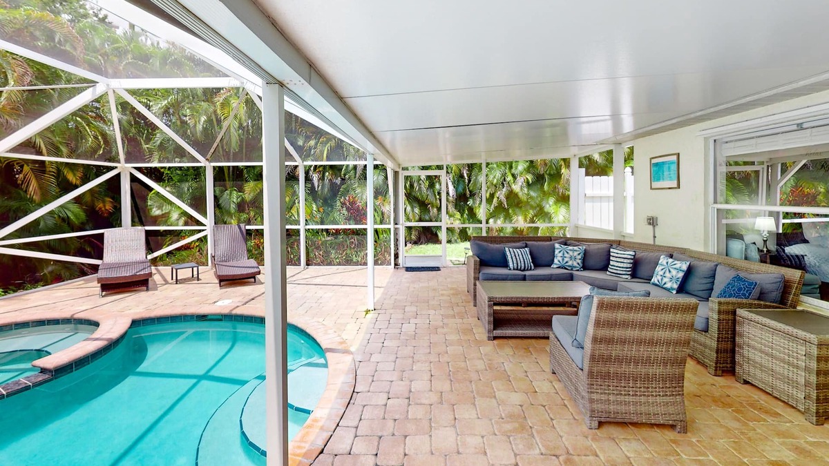 Lakewood Park House | Tropical, secluded oasis with private pool, spa & entertainment lanai