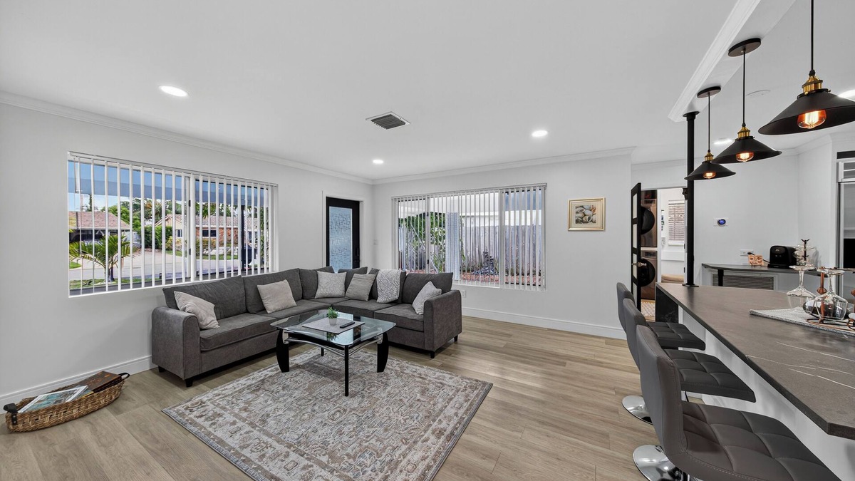 Central Business District House | Tropical South Florida Home